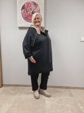 Lade das Bild in den Galerie-Viewer, 𝐒𝐚𝐥𝐞- CN-G Jacke aus Sweatmaterial in 2 Farben bis Größe 60
