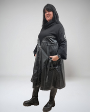 Lade das Bild in den Galerie-Viewer, H4 Kleid 2780 mit Leder
