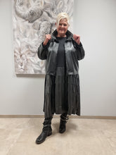 Load image into Gallery viewer, CN-G Kurzjacke aus veganem Leder in 4 Größen mit Nieten bis Gr 58/60 LETZTE ARTIKEL
