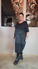 Lade das Bild in den Galerie-Viewer, Kleid von Sinne mit Memory Taft 16005
