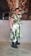 Lade das Bild in den Galerie-Viewer, Mädchenglück Tunika Kleid mit ausgefallenem Design

