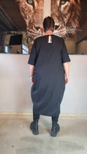 Lade das Bild in den Galerie-Viewer, Kleid von Sinne mit Memory Taft 16005

