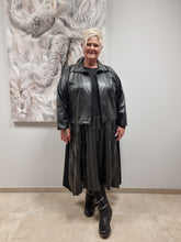 Load image into Gallery viewer, CN-G Kurzjacke aus veganem Leder in 4 Größen mit Nieten bis Gr 58/60 LETZTE ARTIKEL
