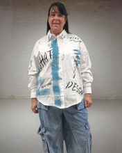 Load image into Gallery viewer, Redesign Bluse mit Strass in Weiss Blau Größe 38 bis 54
