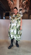 Lade das Bild in den Galerie-Viewer, Mädchenglück Tunika Kleid mit ausgefallenem Design
