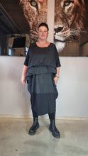 Lade das Bild in den Galerie-Viewer, Kleid von Sinne mit Memory Taft 16005
