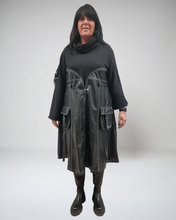 Lade das Bild in den Galerie-Viewer, H4 Kleid 2780 mit Leder

