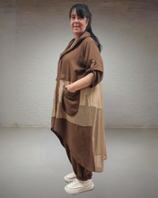 Lade das Bild in den Galerie-Viewer, Maxlive Set braun mit Trägerkleid und Leicht Mantel
