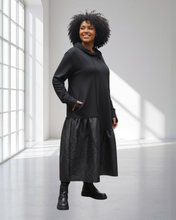 Load image into Gallery viewer, Avantgardistisches High Fashion Kleid mit Memory
